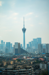 阴天窗外的成都339天府熊猫塔