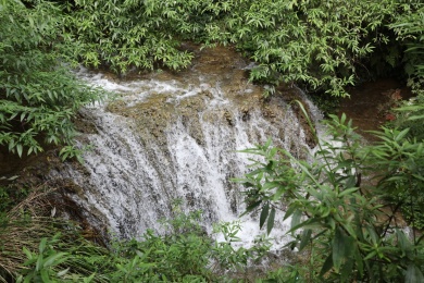 瀑布小溪流水水潭