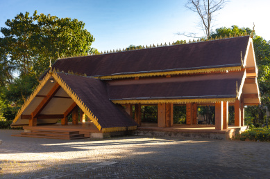 有阳光的傣族建筑景观