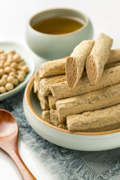 天津传统小吃豆根糖黄豆糖特写