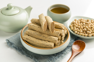 天津传统小吃豆根糖黄豆糖特写