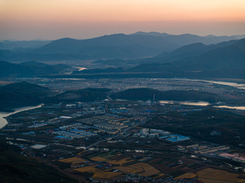 中国辽宁本溪桓仁县傍晚航拍