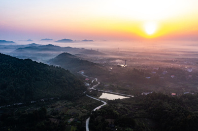 航拍湖南长沙天心区跳马镇晨雾景观
