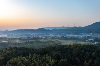 航拍湖南长沙泉水冲森林公园日出和乡村景观