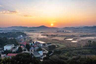 航拍湖南长沙泉水冲森林公园日出和乡村景观