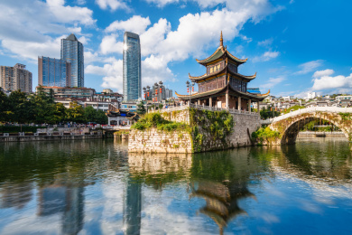 中国贵阳南明河甲秀楼建筑风光