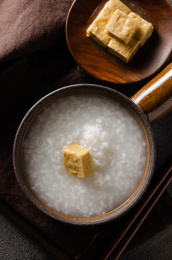 清淡养胃的白粥配白腐乳
