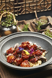 蜜汁蒜香秋葵排骨鸡块