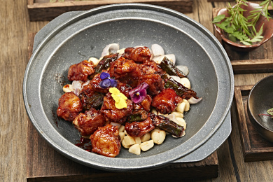 蜜汁蒜香秋葵排骨鸡块