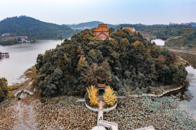 航拍湖南长沙县江背镇印山湖天玺寺