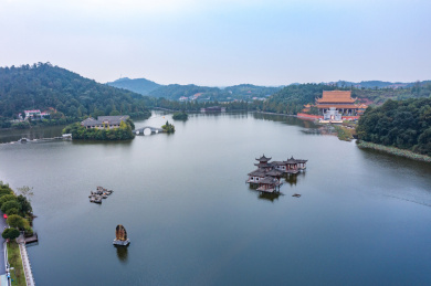 航拍湖南长沙县江背镇印山湖天玺寺