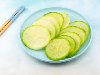 火锅素食类食材大份的萝卜片