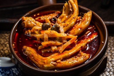 中国风背景的田螺鸭脚煲