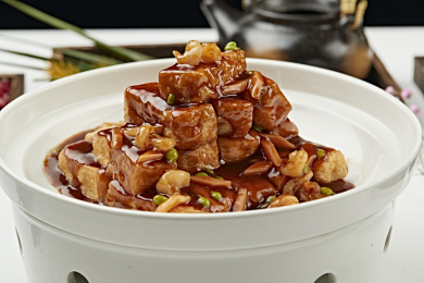 砂锅卤汁花蛤肉烧油煎豆腐