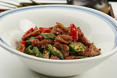 酱烧辣椒秋葵猪五花肉片