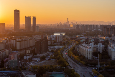 北京市通州区傍晚街景（远处为国贸CBD）