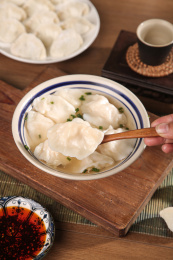 木底上的鲅鱼水饺