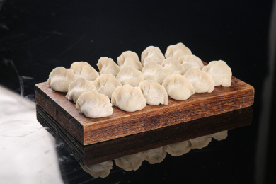 深底上的鲅鱼水饺