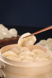 深底上的鲅鱼水饺