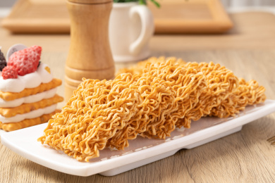 盘子上的干脆面