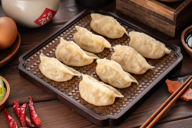 餐盘里的饺子