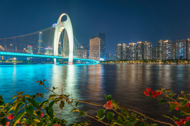 广州猎德大桥与珠江新城高楼建筑夜景灯光秀