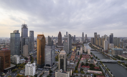 天津海河金阜桥沿岸小白楼商圈城市日落风光