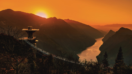 中国湖北巴东长江三峡巫峡深秋风光