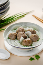 一碗清淡美味的白萝卜牛肉丸汤