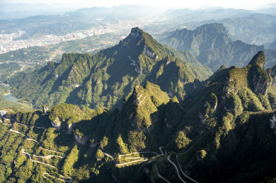 台形孤山湖南天门山