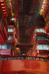 上海红色现代创意建筑