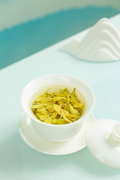 安吉白茶黄金芽冲泡