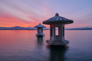 浙江省杭州市西湖柳浪闻莺，绝美的晚霞时刻