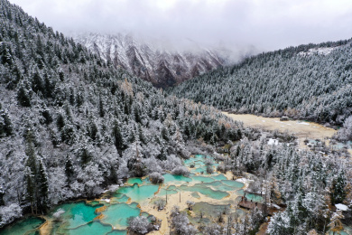 四川阿坝咋组羌族自治州黄龙风景区