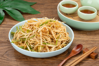  葱拌豆腐丝 