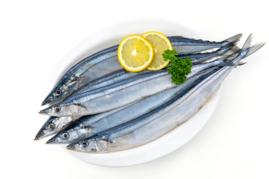 一碟新鲜的秋刀鱼