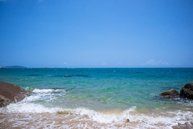 海南天涯海角区海岸沙滩怪石
