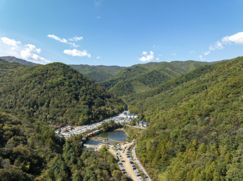 辽宁省本溪市桓仁县枫林谷景区航拍图片