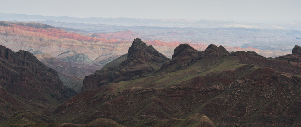 中国新疆昌吉市S101省道百里丹霞风光