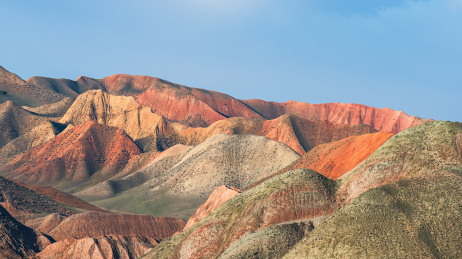 中国新疆昌吉市S101省道百里丹霞风光