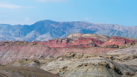 中国新疆昌吉市S101省道百里丹霞风光