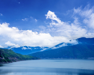 四川省G5京昆高速公路石棉服务区侧风光