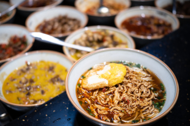 长沙盖码面麻辣鸡丝汤面