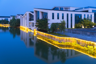 浙江杭州湘湖金融镇风情特色小镇建筑夜风光