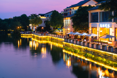 浙江杭州湘湖金融镇风情特色小镇建筑夜风光