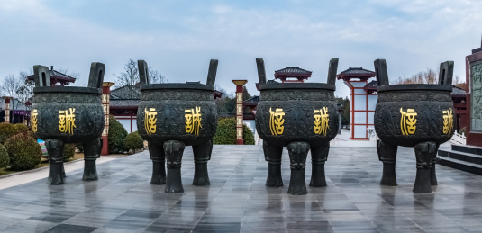 中国河南省商丘市火神台商祖祠香炉装饰物