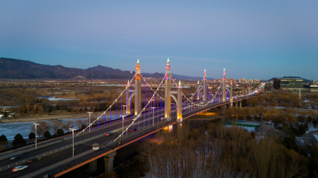 航拍北京昌平亮灯的南环大桥