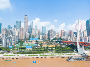 航拍中国重庆东水门大桥
