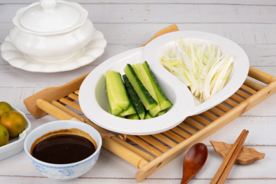 黄瓜大葱蘸酱 