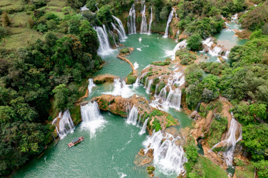 中国广西崇左德天跨国瀑布航拍视角风光